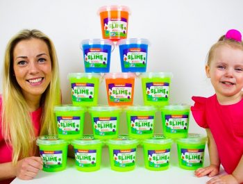 Gaby Alex and Mommy playing with Giant colorful Slime. Family Fun for kids