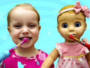 Baby Doll Morning Routine. Gaby and Alex pretend play video