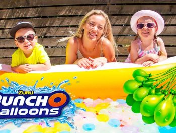 Pretend Play Water Balloons Fight with Gaby Alex and Mommy