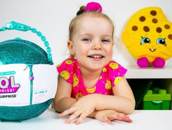 Gaby and Alex opening and playing with big LOL Pearl Surprise