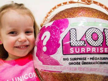 Gaby and Alex unboxing LOL Surprise Giant Ball Big & Lil Sisters Baby Dolls