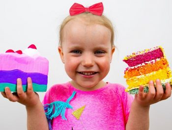 Gaby and Alex Pretend Play with Squishy Food Toys