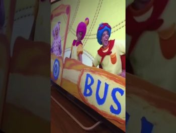 Carolyne dance with mother goose club!!!(The wheels on the bus)