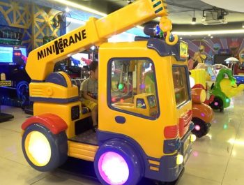 ABCkidTV Misa with Little Boy Playing Indoor playground family fun at play center