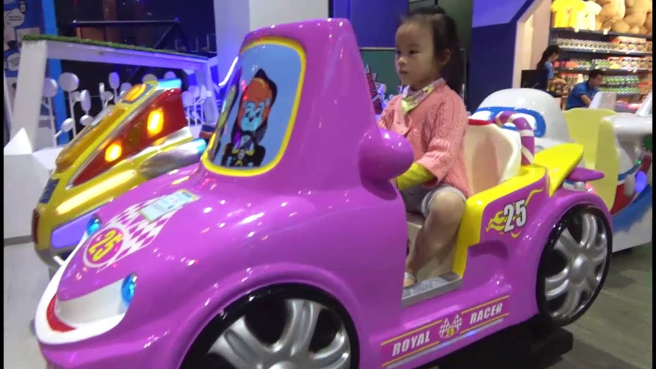 ABCkidTV Misa at indoor playground for kids with car toys – Nursery rhymes songs