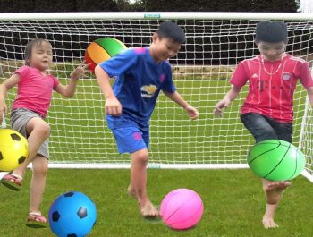 ABCkidTV Misa with Balls for Children, Toddlers, and Babies! Colours for Kids with Soccers Balls