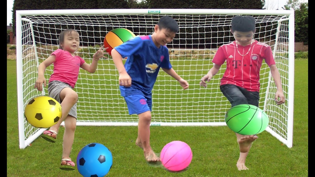 ABCkidTV Misa with Balls for Children, Toddlers, and Babies! Colours for Kids with Soccers Balls