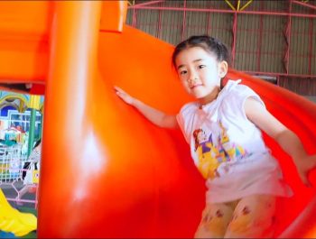 Outdoor playground for kids pretend play with Abckidtv Mika doctor – Funny Video for children