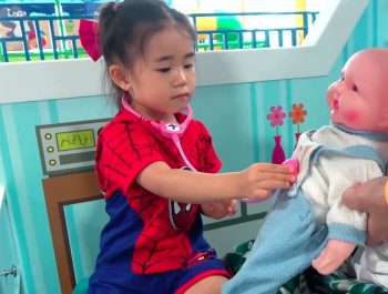 Family fun indoor playground with ABCkidTV Mika Doctor baby – Nursery rhymes song for children