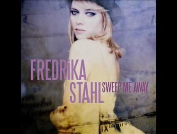 Fredrika Stahl – Twinkle Twinkle Little Star (musique de la publicité / Music ad- Nissan Juke)