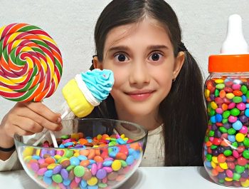 Learn Colors with M&M Candy Lollipops JOHNY JOHNY YES PAPA Nursery Rhymes