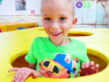 Johnny Johnny Yes PaPa Rhymes 学习颜色与婴儿Gombal糖果孩子手指家庭的话 Part 96