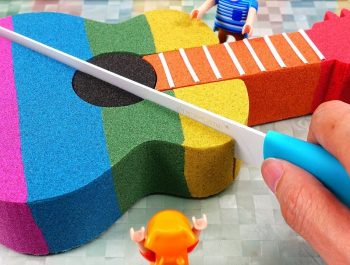 Twinkle Twinkle Little Star | Learn Colors Rainbow Kinetic Sand Guitar M&M Chocolate Toys for Kids