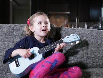 TWINKLE TWINKLE LITTLE STAR – 5-Year-Old Claire’s First Song on Ukulele