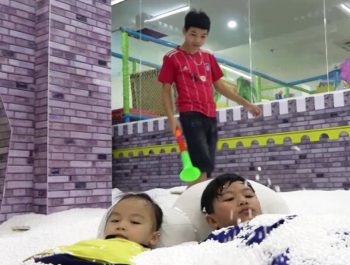 キッズフレンドプレイ 屋内遊び場 〜と 赤ちゃん 医者! Family Fun with nursery rhymes songs for babies, kids – ABCkidtv Misa