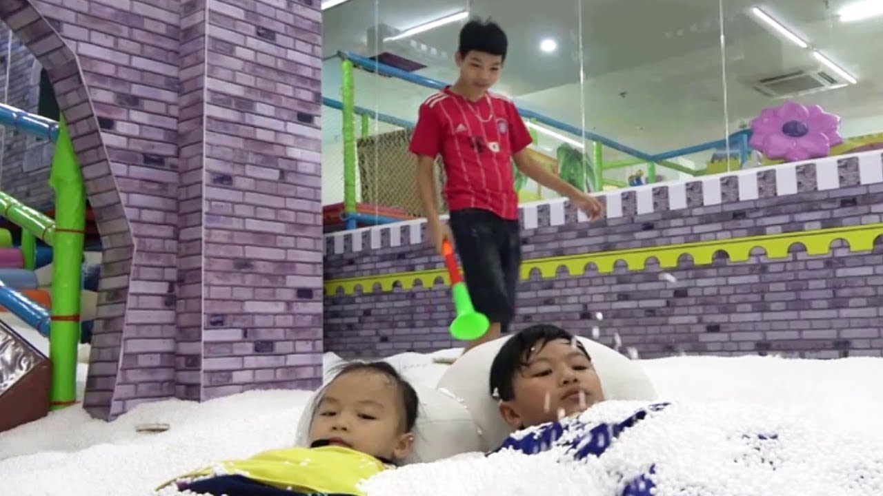 キッズフレンドプレイ 屋内遊び場 〜と 赤ちゃん 医者! Family Fun with nursery rhymes songs for babies, kids – ABCkidtv Misa
