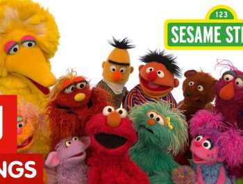 Sesame Street: Sing the Alphabet Song!