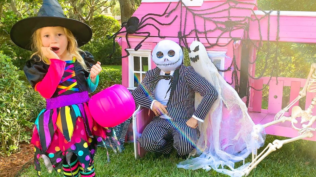 Stacy collects candy for Halloween