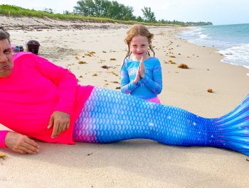 Nastya and dad found a treasure at sea