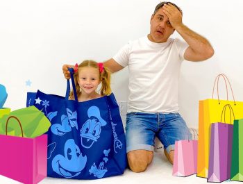 Nastya and dad are choosing new outfits