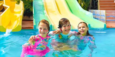 Nastya and dad are having fun in the amusement park with friends